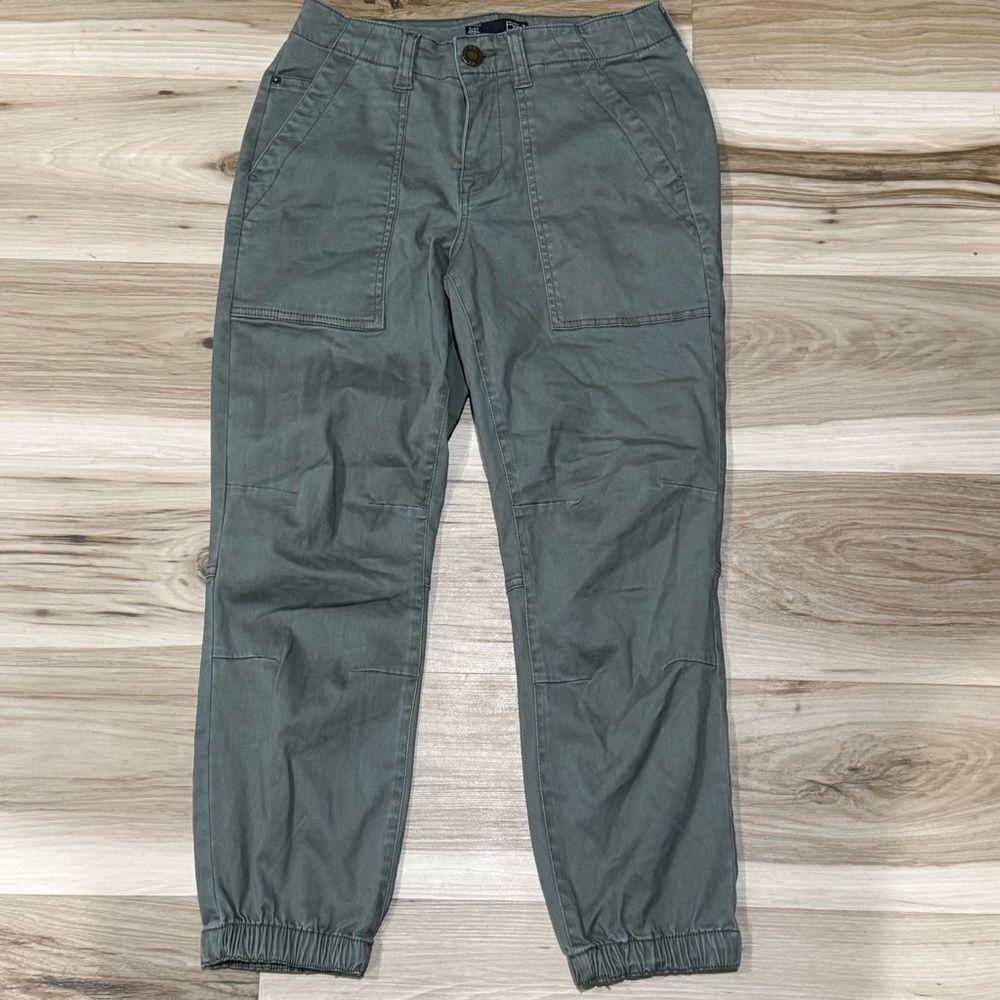 BBJ Los Angeles Green Cargo Pants Women’s 4/27